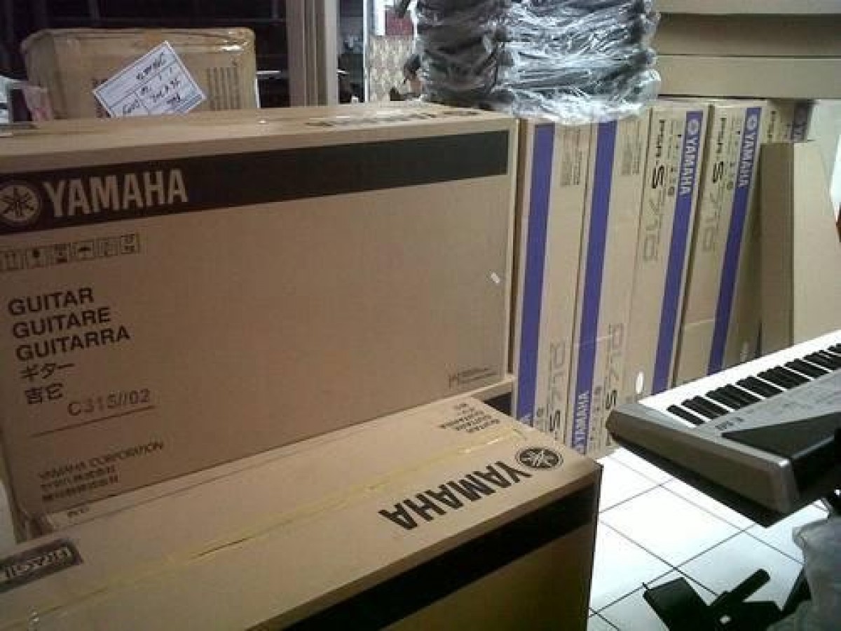 SELLING :Yamaha Tyros 5 Workstation, Mackie TT...