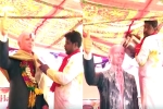 Telangana, donald trump admirers, donald trump bhakt from telangana in india unveils a 6 ft statue of u s president performs puja with milk, Srinivas kuchibhotla