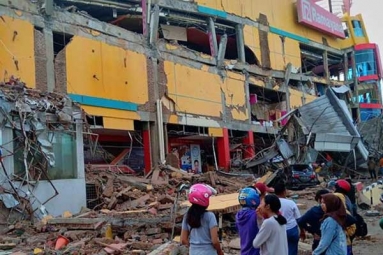 Powerful Indonesian Quake Triggers Tsunami, Kills Hundreds