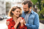 Relationship Tips news, Relationship Tips men, special signs that tell if a man is into you, Tips for women