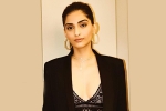 Sonam Kapoor, Sonam Kapoor pictures, sonam flaunts off her curves, Fashion icon Sonam Kapoor, Sonam Kapoor pictures, sonam flaunts off her curves, Fashion icon