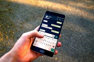 WhatsApp Tests New Feature that Alerts User of 'Dangerous Messages' WhatsApp Tests New Feature that Alerts User of 'Dangerous Messages'