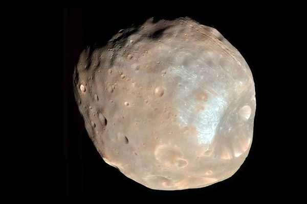 NASA's Pic Of Martian Moon Phobos breaks the Internet