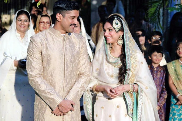 Wazir’s Tere Bin Song},{Wazir’s Tere Bin Song