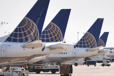 Teens stopped from boarding Untied Airlines for wearing leggings